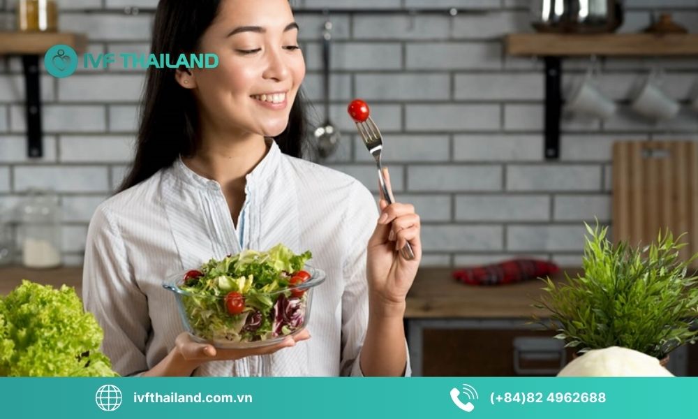 Thực phẩm cần tránh khi chuẩn bị IVF hoặc điều trị hiếm muộn